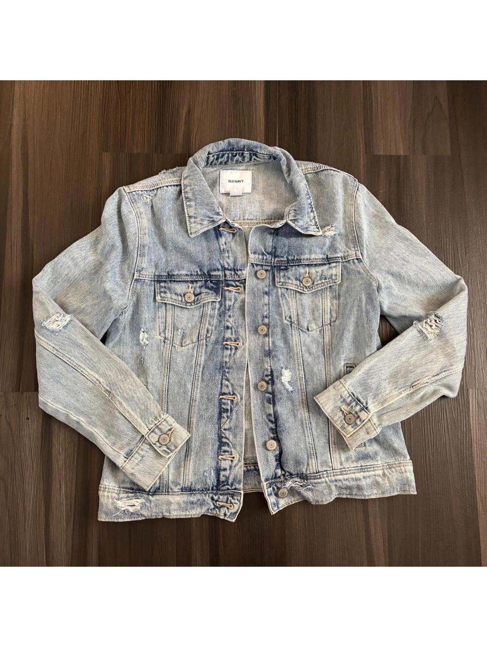 Old Navy Women's Blue Denim Jacket Size Medium Distressed Destructed Light Wash